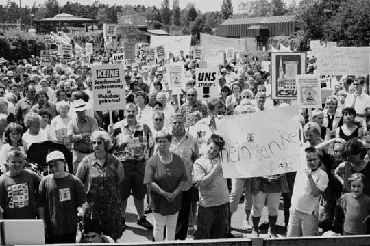 Vehemente Proteste gegen die Verbrennung von Pestiziden in Schwabach �u�erten rund 1500 Menschen.